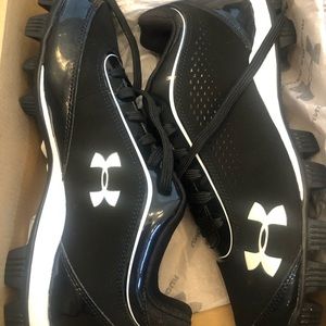 Softball cleats